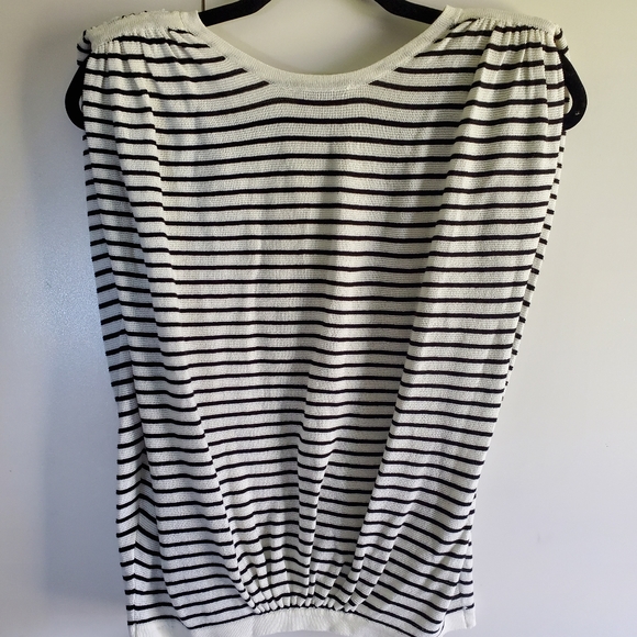 Another Love‎ Dara Padded Shoulder Top. - Picture 7 of 10